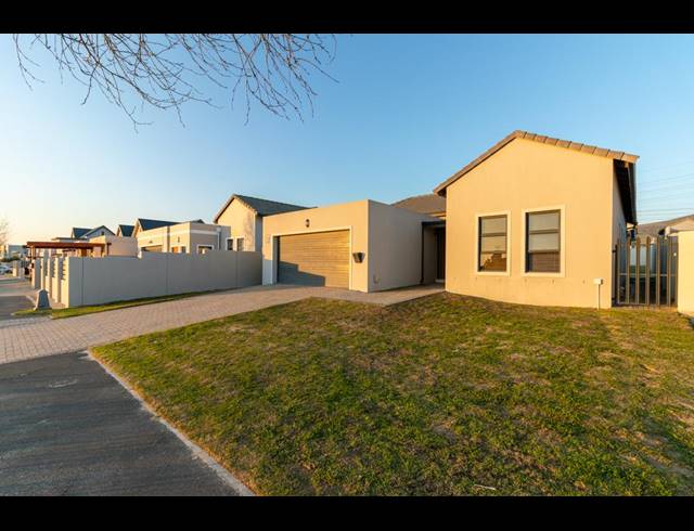 3 BEDROOM HOUSE FOR SALE IN BURGUNDY ESTATE